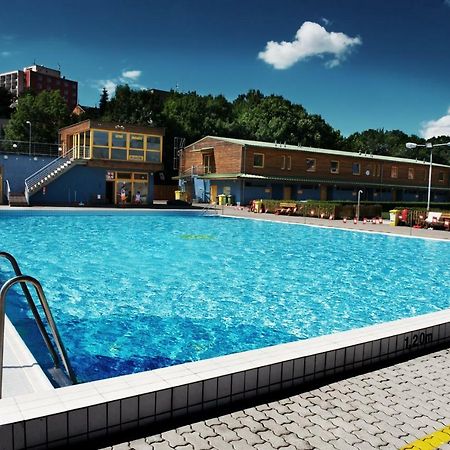 Aqua Hotel Дечин Екстериор снимка