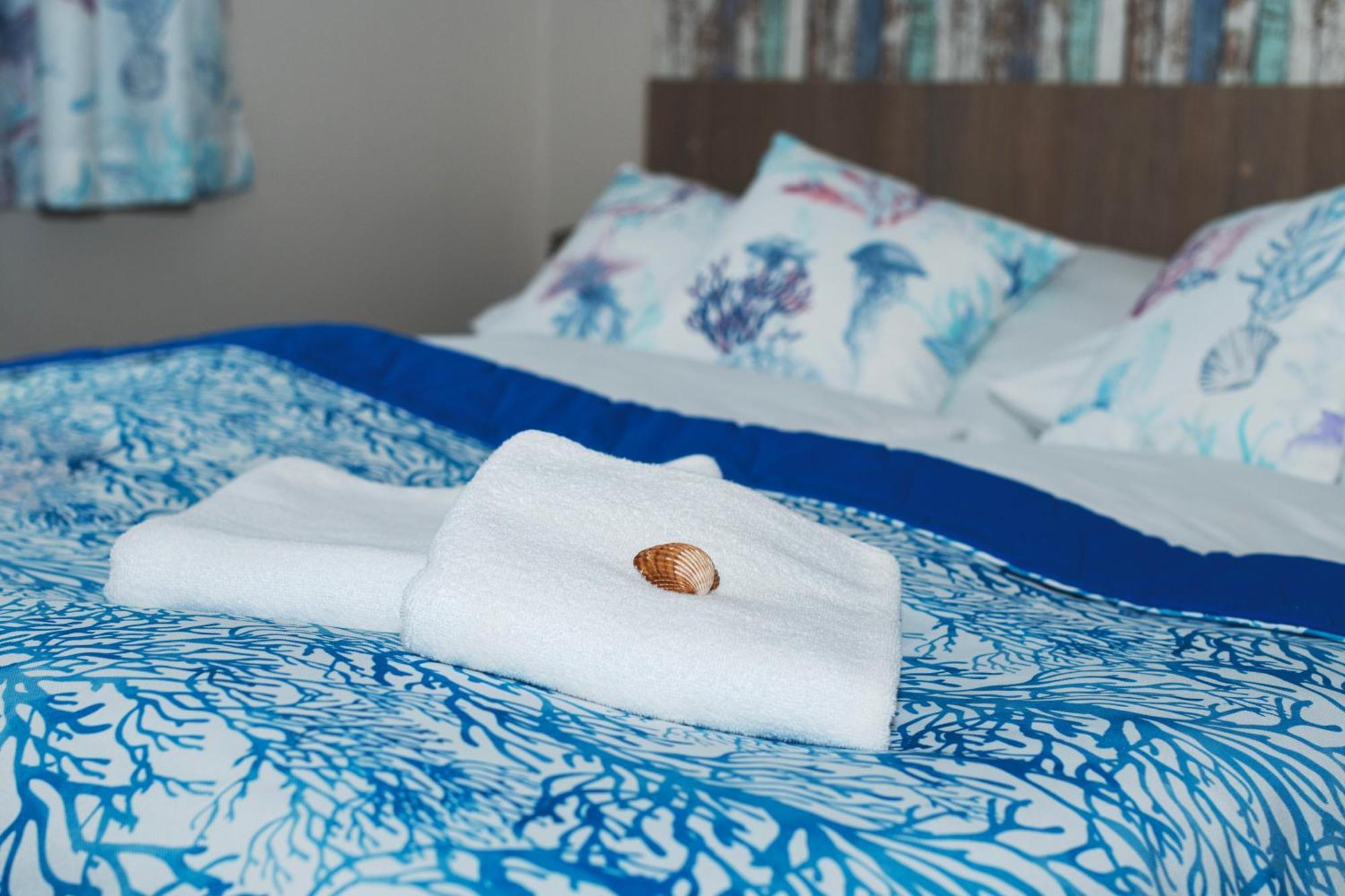 Aqua Hotel Дечин Екстериор снимка