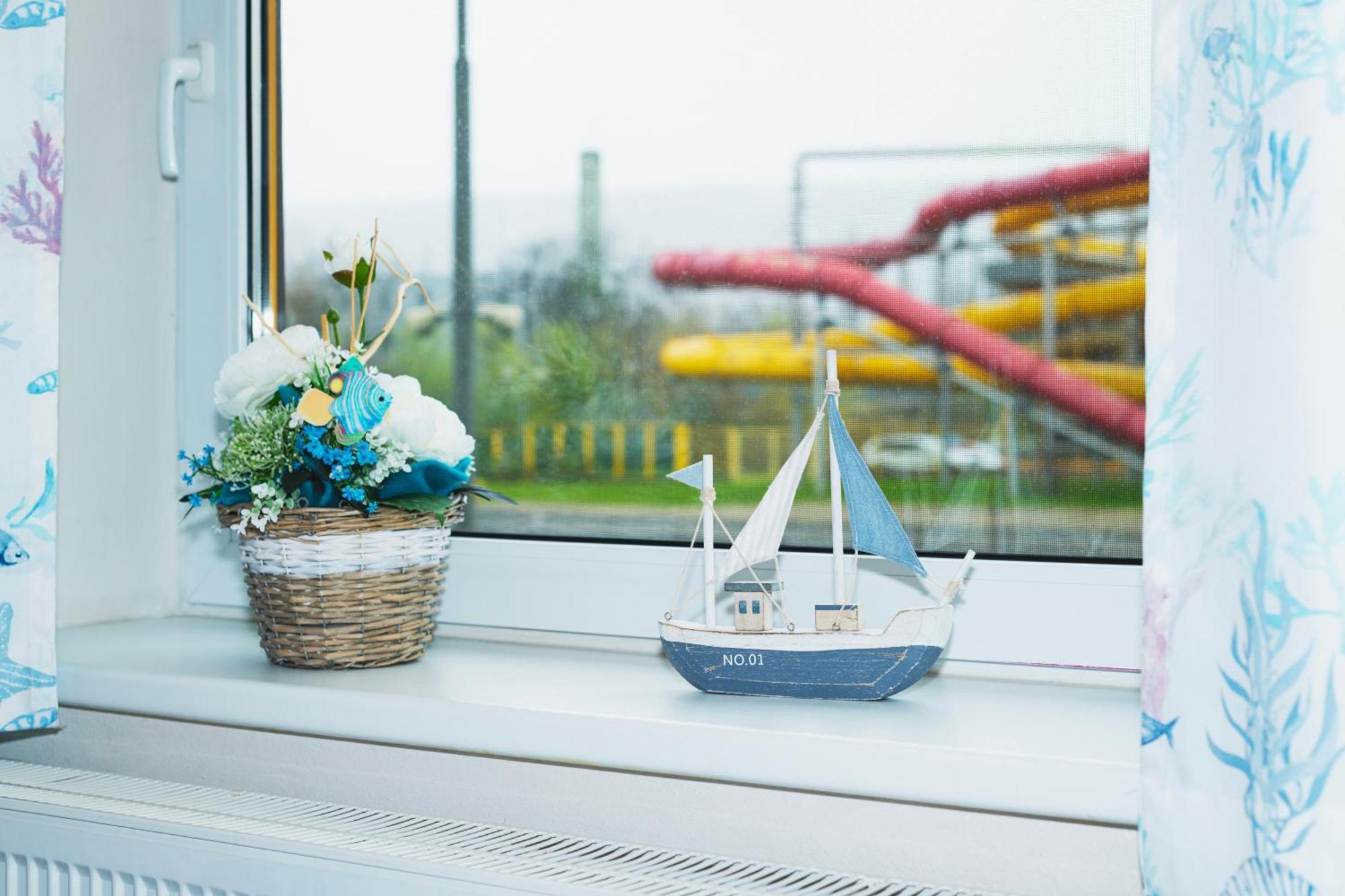 Aqua Hotel Дечин Екстериор снимка